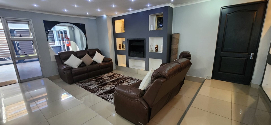 4 Bedroom Property for Sale in Weltevreden Valley Western Cape